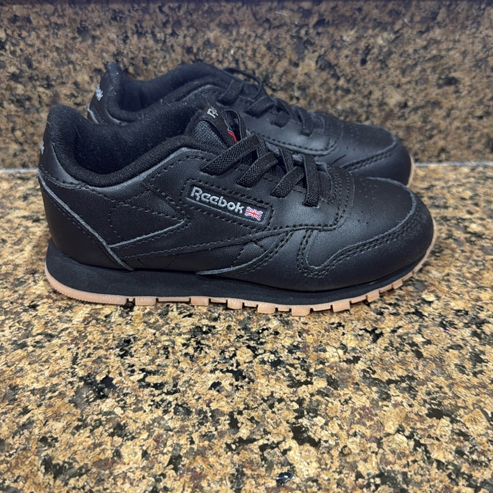 Reebok classics toddler size 9, black